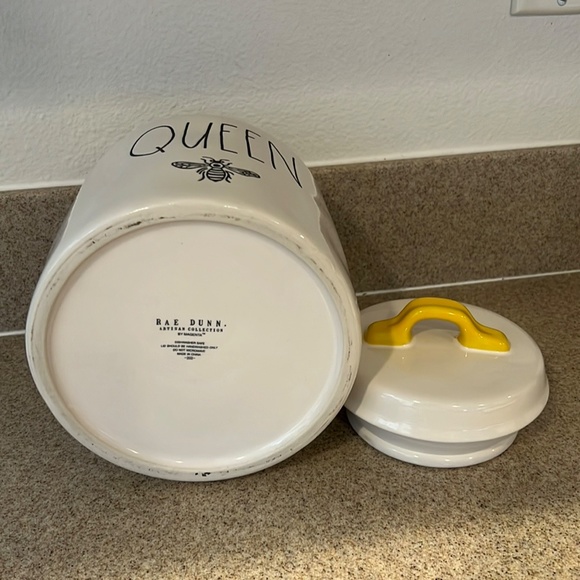 Rae Dunn Queen Bee Jar with Lid - Picture 3 of 7